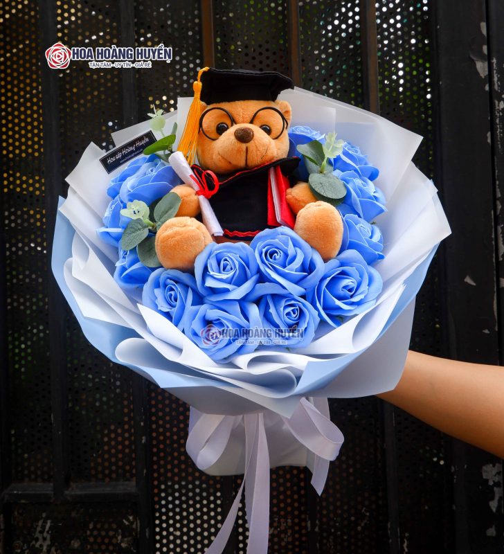 bó hoa tốt nghiệp kèm gấu