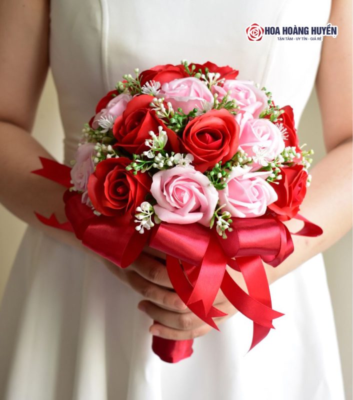 bó hoa cưới mix màu