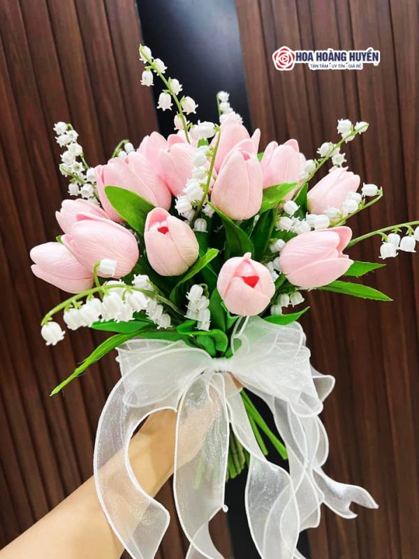 bo-hoa-cuoi-tulip-gia-600x800-1 Bó hoa cưới tulip giả