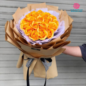 Bó hoa hồng sáp vàng (Vẫn chờ em)