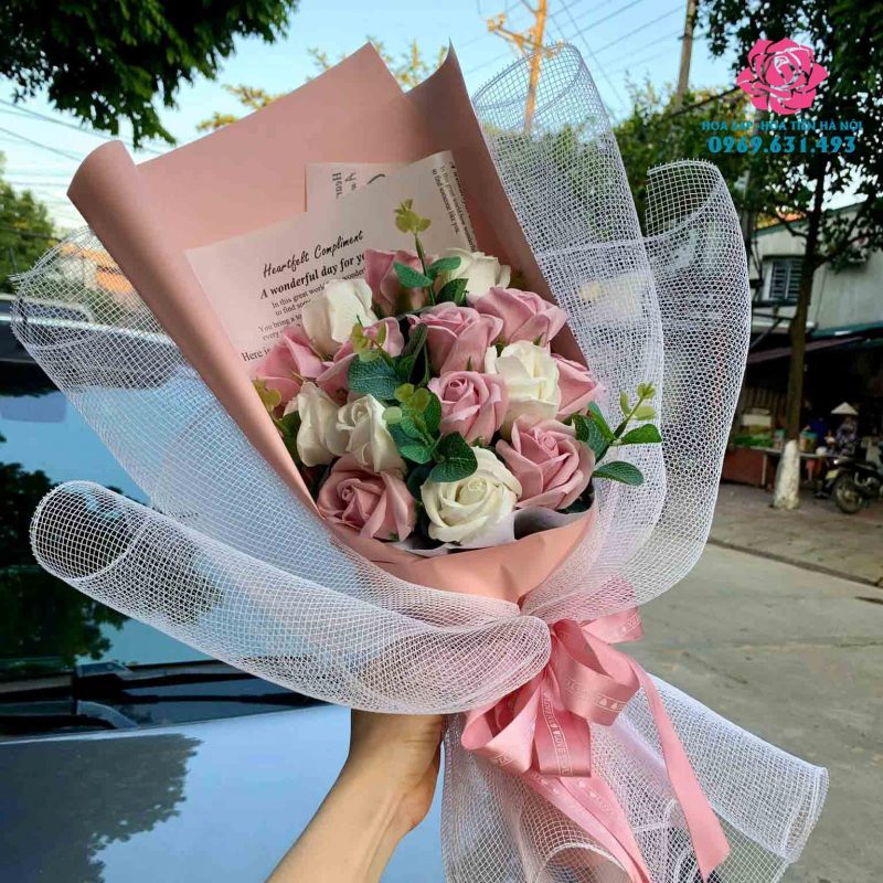 bó hoa sáp cầm tay