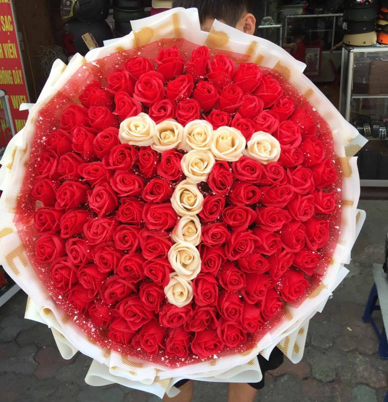 bó hoa sáp đỏ chữ T