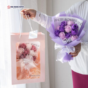 Bó hoa sáp nhỏ có túi đựng