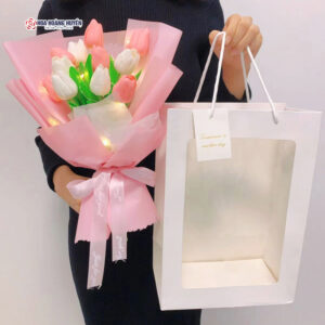 Bó tulip giả kèm túi