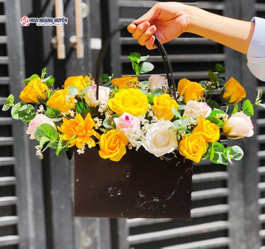gio-hoa-sap-mau-vang-849x800-1 Giỏ hoa sáp màu vàng