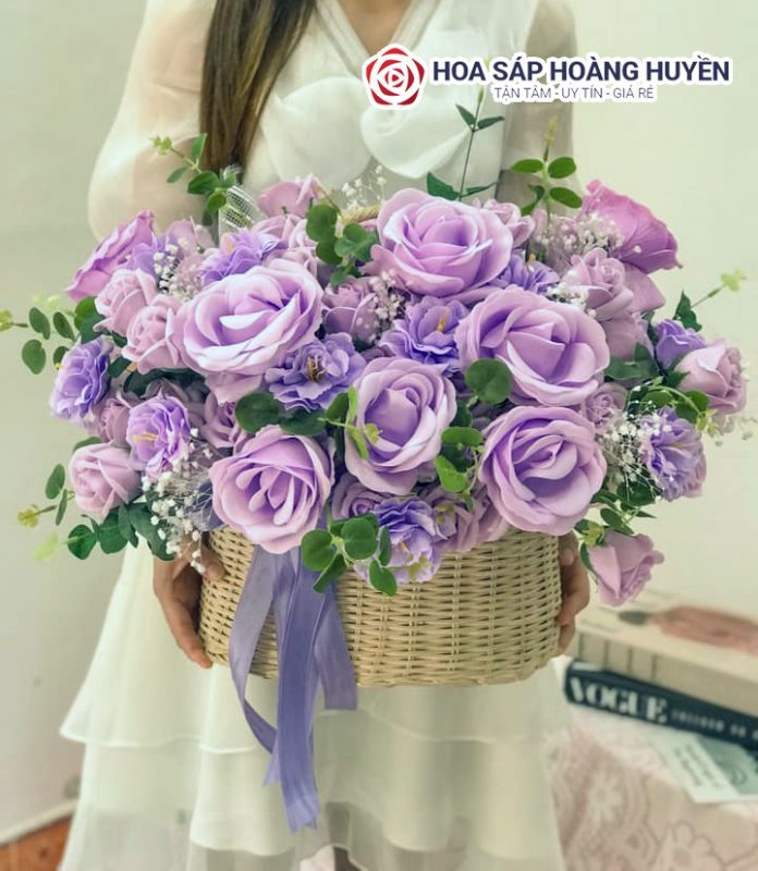 giỏ hoa sáp tím