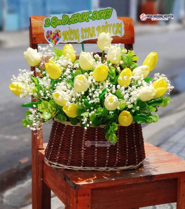 gio-hoa-tulip-gia-710x800-1 giỏ hoa tulip giả