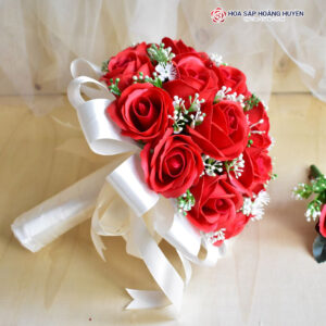 hoa cầm tay cô dâu sáp đỏ