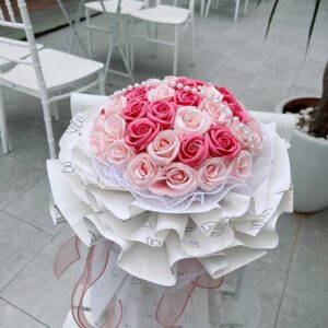Bó hoa hồng sáp (Chạy về nơi phía anh)
