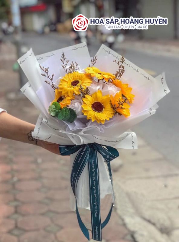 hoa-huong-duong-bang-sap-3-592x800-1 hoa hướng dương bằng sáp (3)