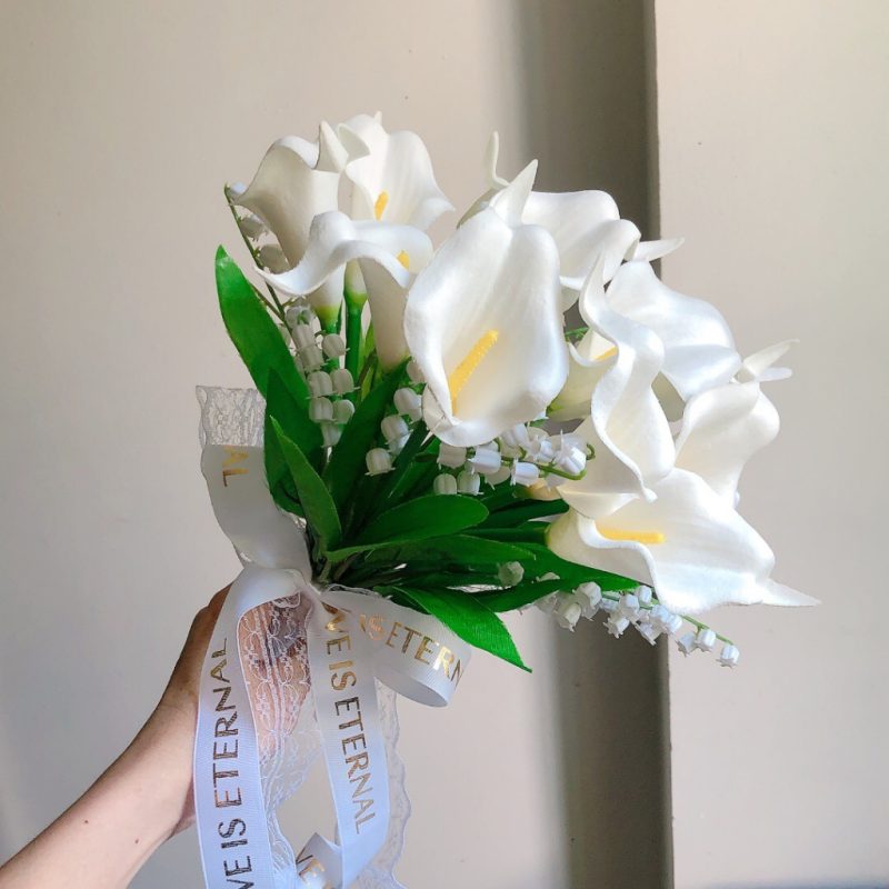 hoa rum cưới cầm tay giả
