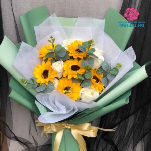 Hoa sáp hướng dương kèm hoa hồng