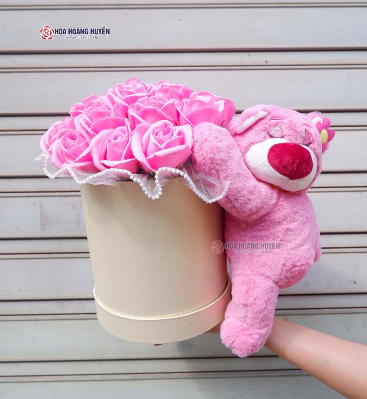 hop-hoa-kem-gau-dau-737x800-1 hộp hoa kèm gấu dâu