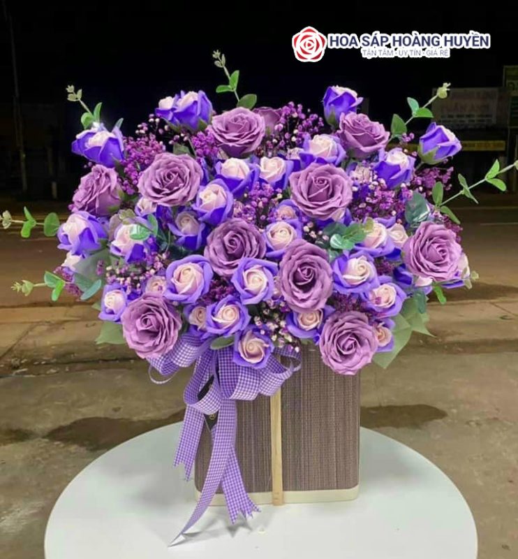 lẵng hoa sáp tím