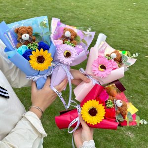 Bó Hoa Sáp Kèm Gấu Móc Khóa